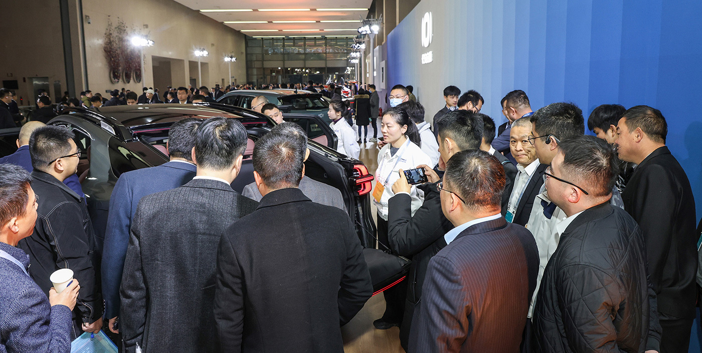 实施“215”伙伴行动，2024年实现新跃迁